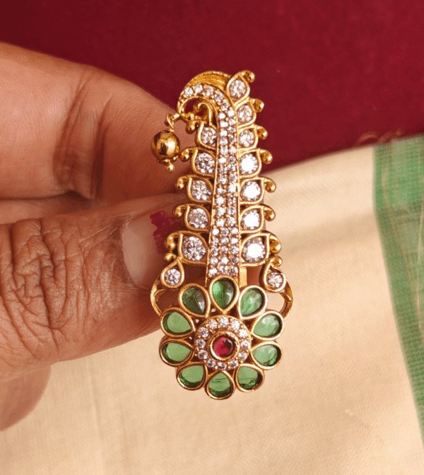 Andal kondai saree pin emerald