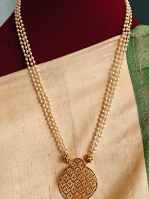 Filigiri work mango pendant with pearl chain