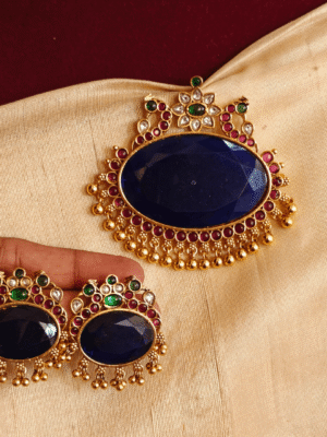 Neelvattam pendant set (Blue)