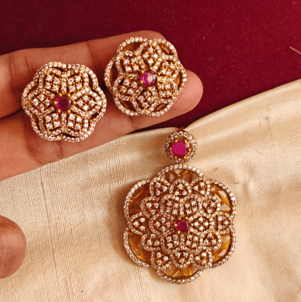 Amalia pendant set (White ruby)