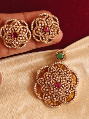 Amalia pendant set (White green ruby)