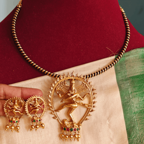 Natraja pendant set with black rope hasli