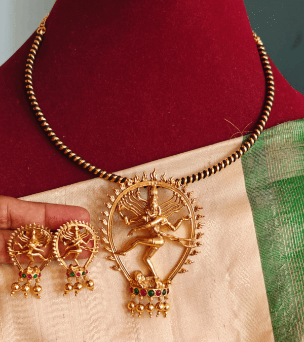 Natraja pendant set with black rope hasli