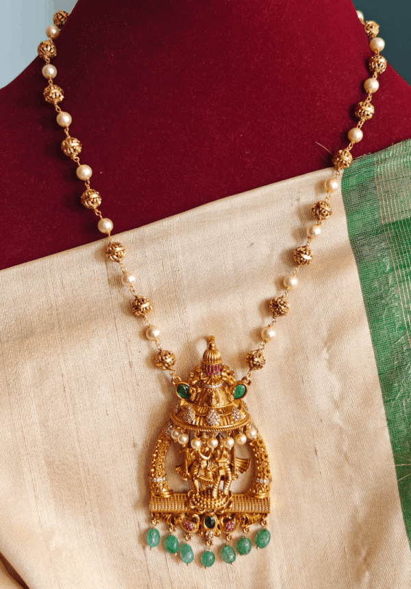 Radha krishna jhoola pendant with antique pearl chain