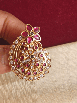 Flower saree pin