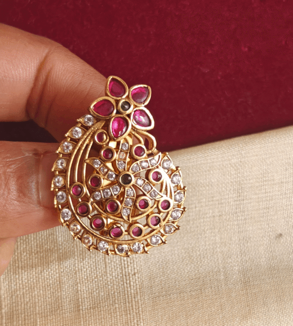 Flower saree pin