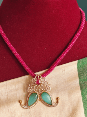 Fusion claw pendant with hydrocrystal beads (pink)