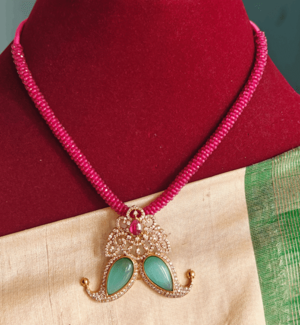 Fusion claw pendant with hydrocrystal beads (pink)