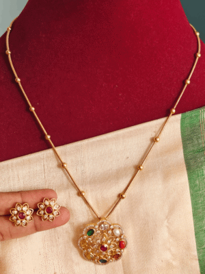 Poo pendant set with chain (Navratna)