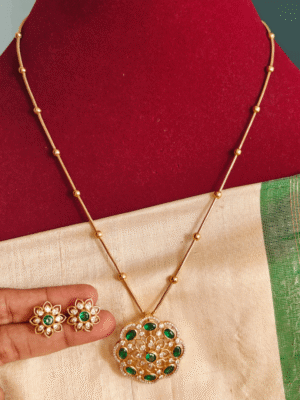 Poo pendant set with chain (Green white)