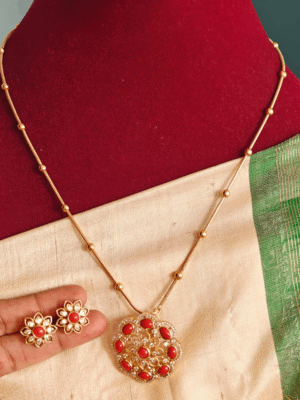 Poo pendant set with chain (Coral white)