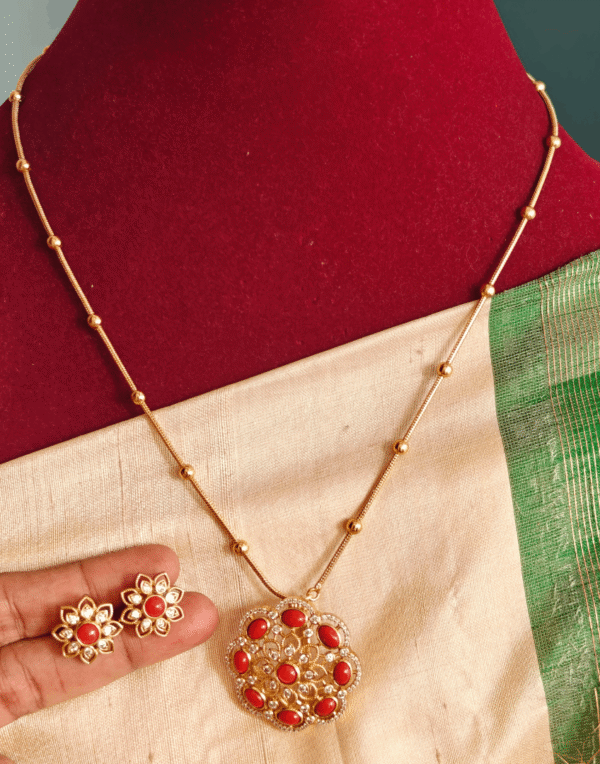 Poo pendant set with chain (Coral white)