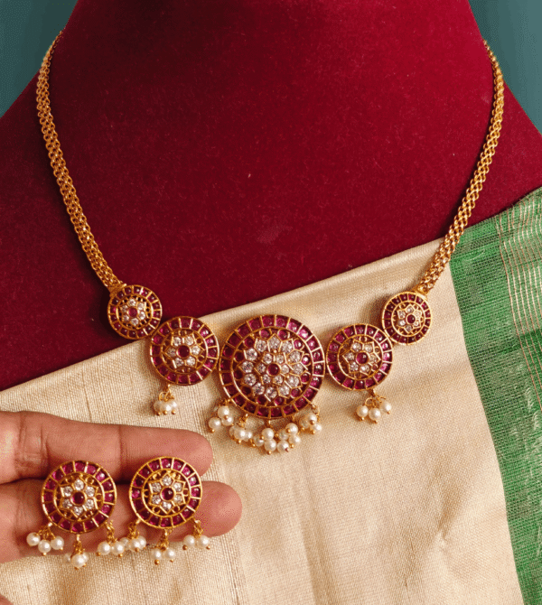 Hridaya vatta necklace (ruby white)