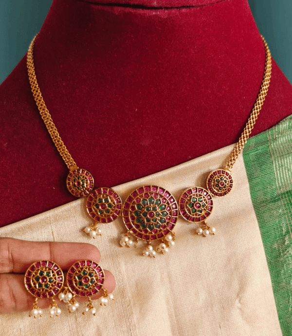 Hridaya vatta necklace (ruby green)