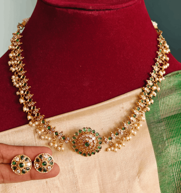 Hridaya vatta necklace (green white)