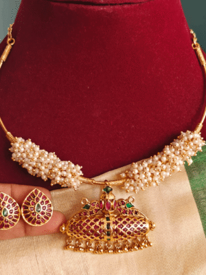 Traditional mayil padhakkam pearls cluster hasli