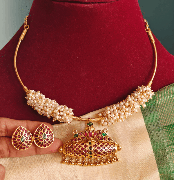 Traditional mayil padhakkam pearls cluster hasli