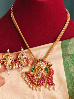 Ganesha kemp pendant set with short chain (multicolor)