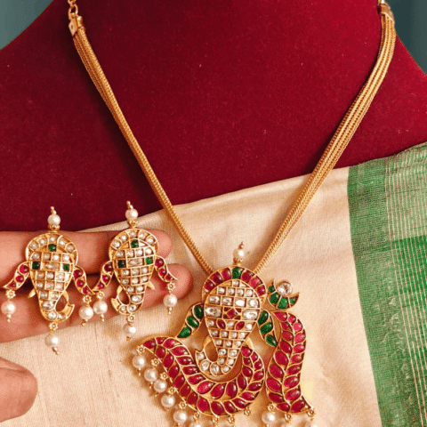 Ganesha kemp pendant set with short chain (multicolor)