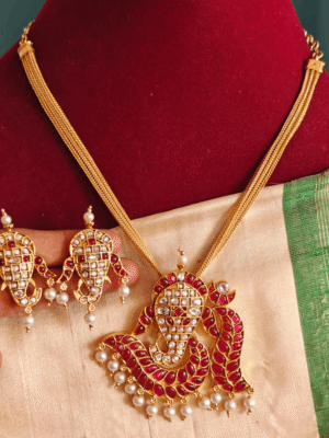 Ganesha kemp pendant set with short chain (Red white)