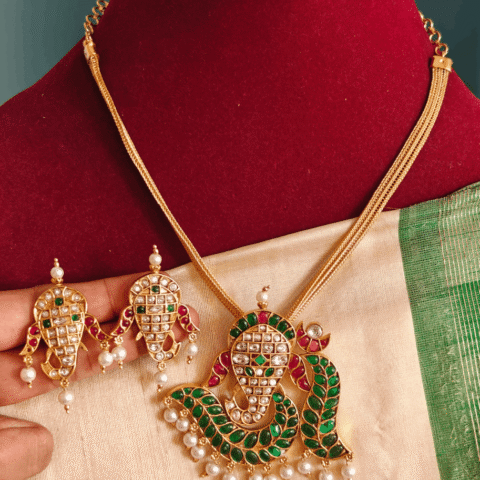 Ganesha kemp pendant set with short chain (green multicolor)
