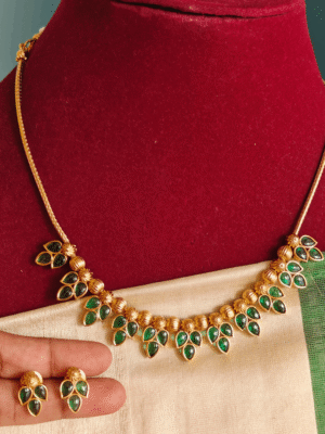Ilai necklace (green)