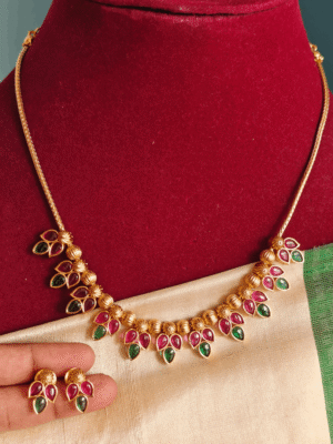 Ilai necklace (Red green)