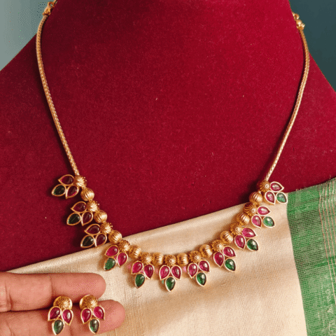 Ilai necklace (Red green)