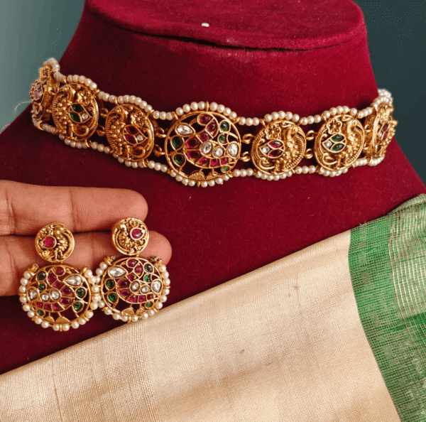 Peacock choker