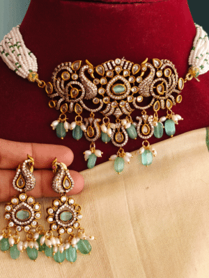 Peacock victorian pearl choker (Mint greeen)