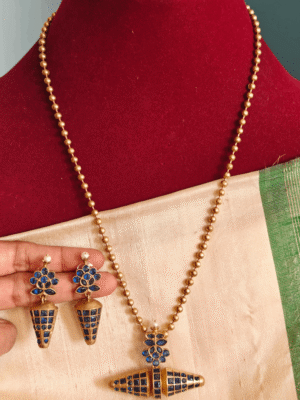 Damaru fusion blue pendant set with chain