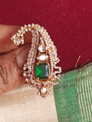 Andal kondai solitaire saree pin (Emerald)