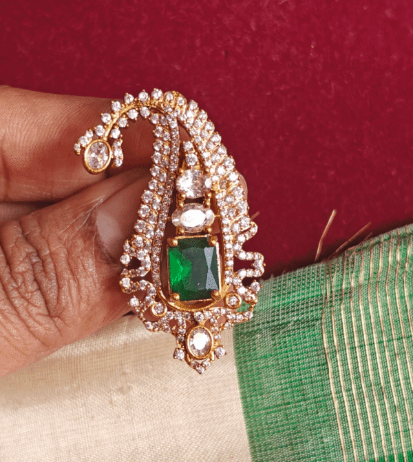 Andal kondai solitaire saree pin (Emerald)