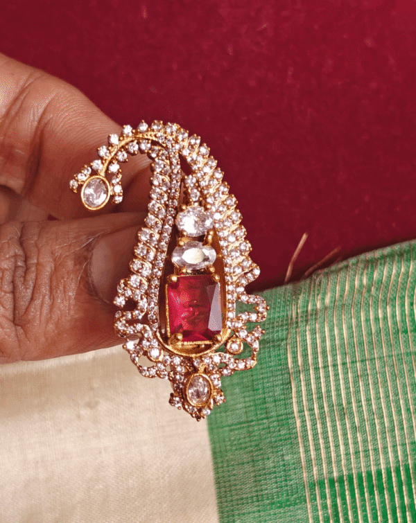 Andal kondai solitaire saree pin (Ruby)