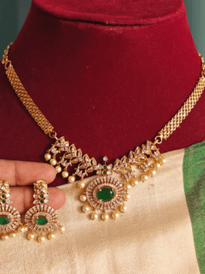 Amaya emerald choker