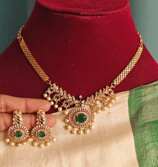 Amaya emerald choker
