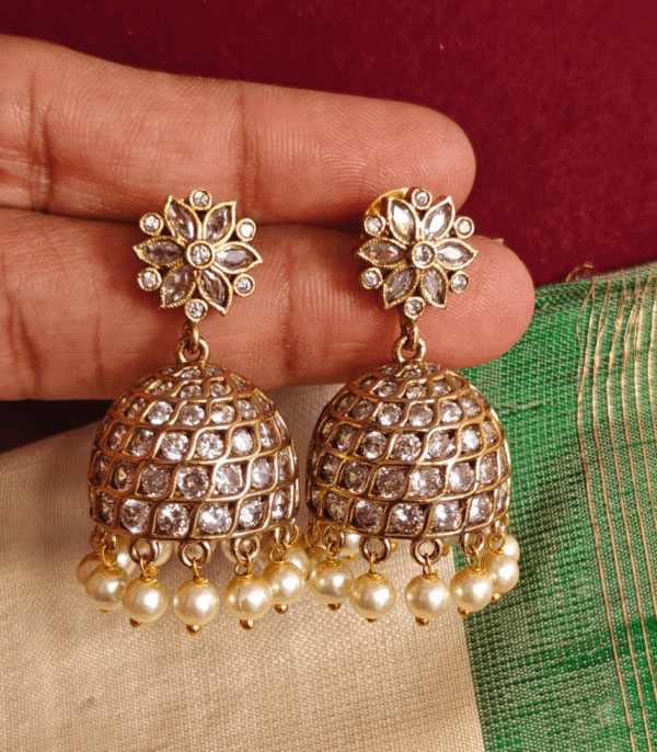 flower victorian jhumkha  (white)