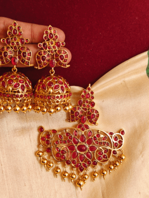 Traditional mango kemp pendant with jhumkha (red)