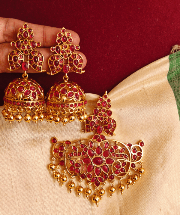 Traditional mango kemp pendant with jhumkha (red)