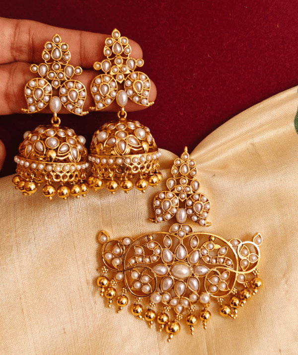 Traditional mango kemp pendant with jhumkha (pearl)