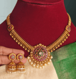 Gold look alike flower antique necklace (ruby emeral)