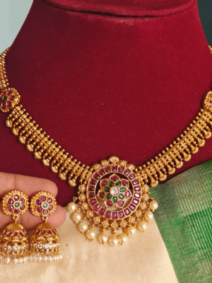 Gold look alike flower antique necklace (ruby emeral)