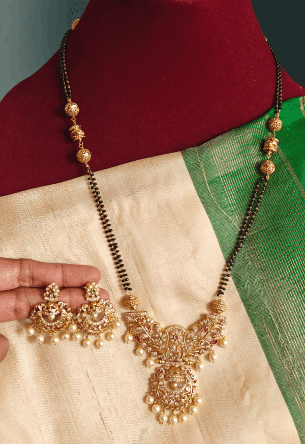 chanbali pendant set with doubline line black beads (white ruby)