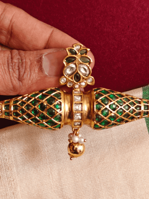 Damaru fusion kemp pendant (Green kundan)