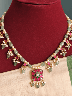 Kundan mossainaite mint green beads mala (Square pendant)