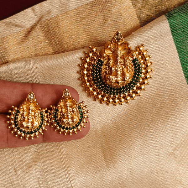 Lakshmi pendant set (Emerald)