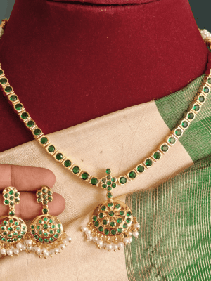 Green attigai necklace