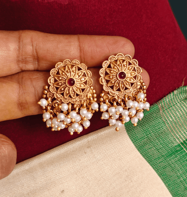 Cluster golden balls flower earrings (ruby)
