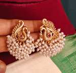 Peacock cluster pearls stud