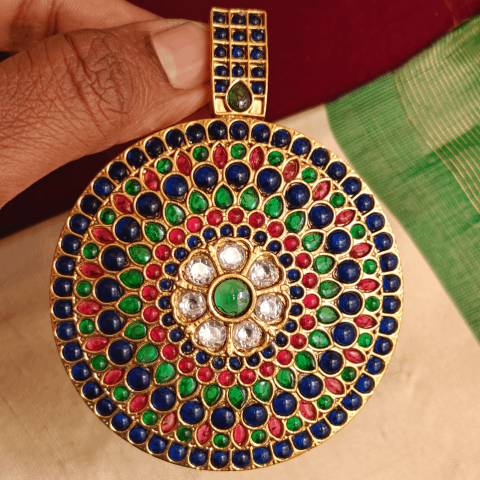 Meenakshi padhakkam pendant (Blue kemp)